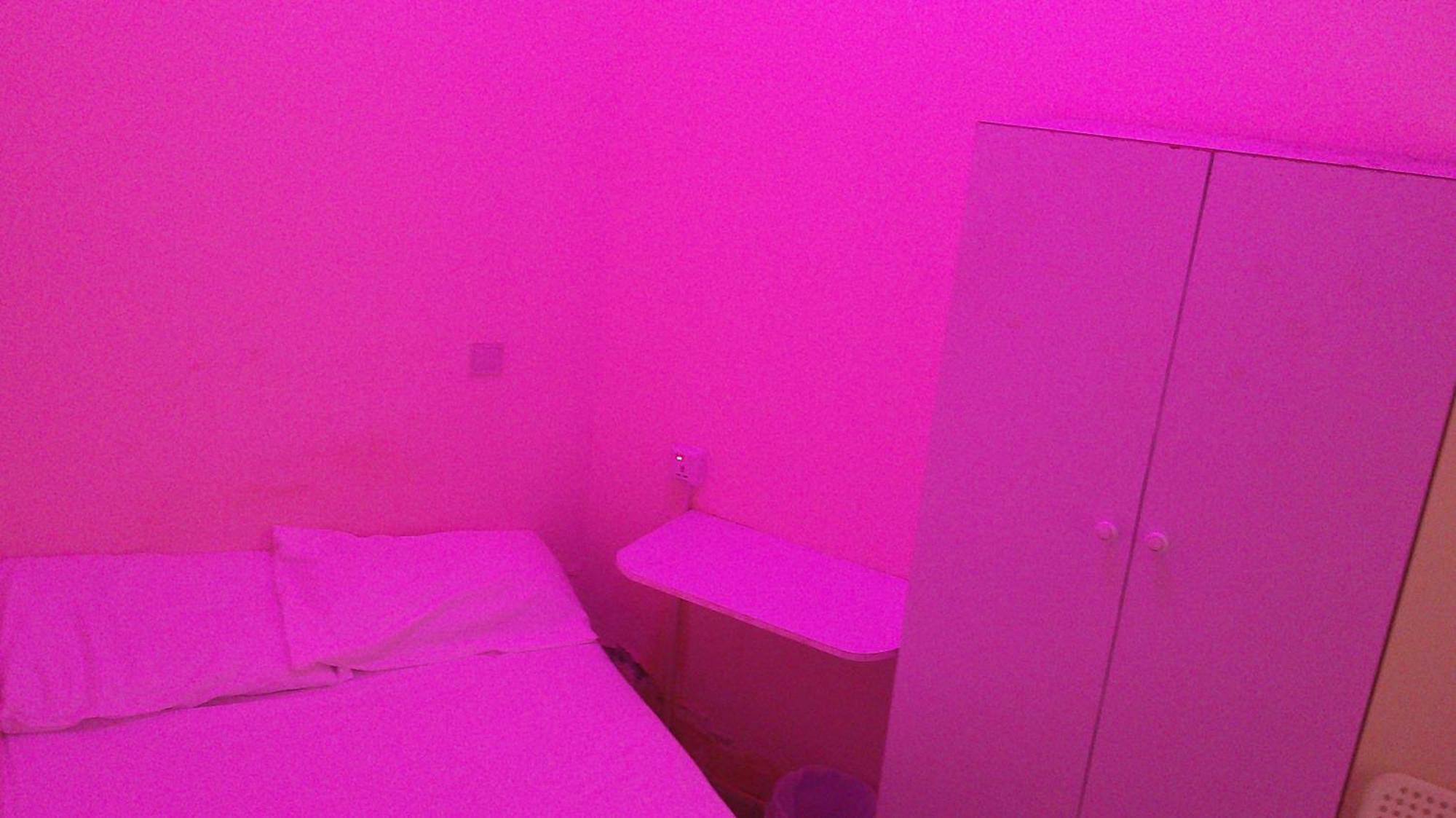 Inn Ruby Star Budget With Shared Washroom Access G06 *