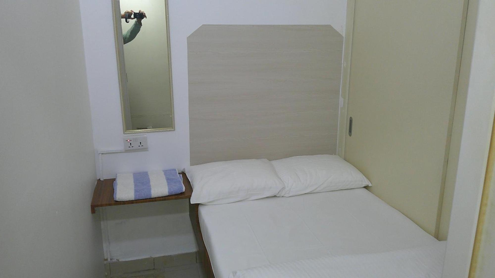 Ruby Star Budget With Shared Washroom Access G06 Inn *