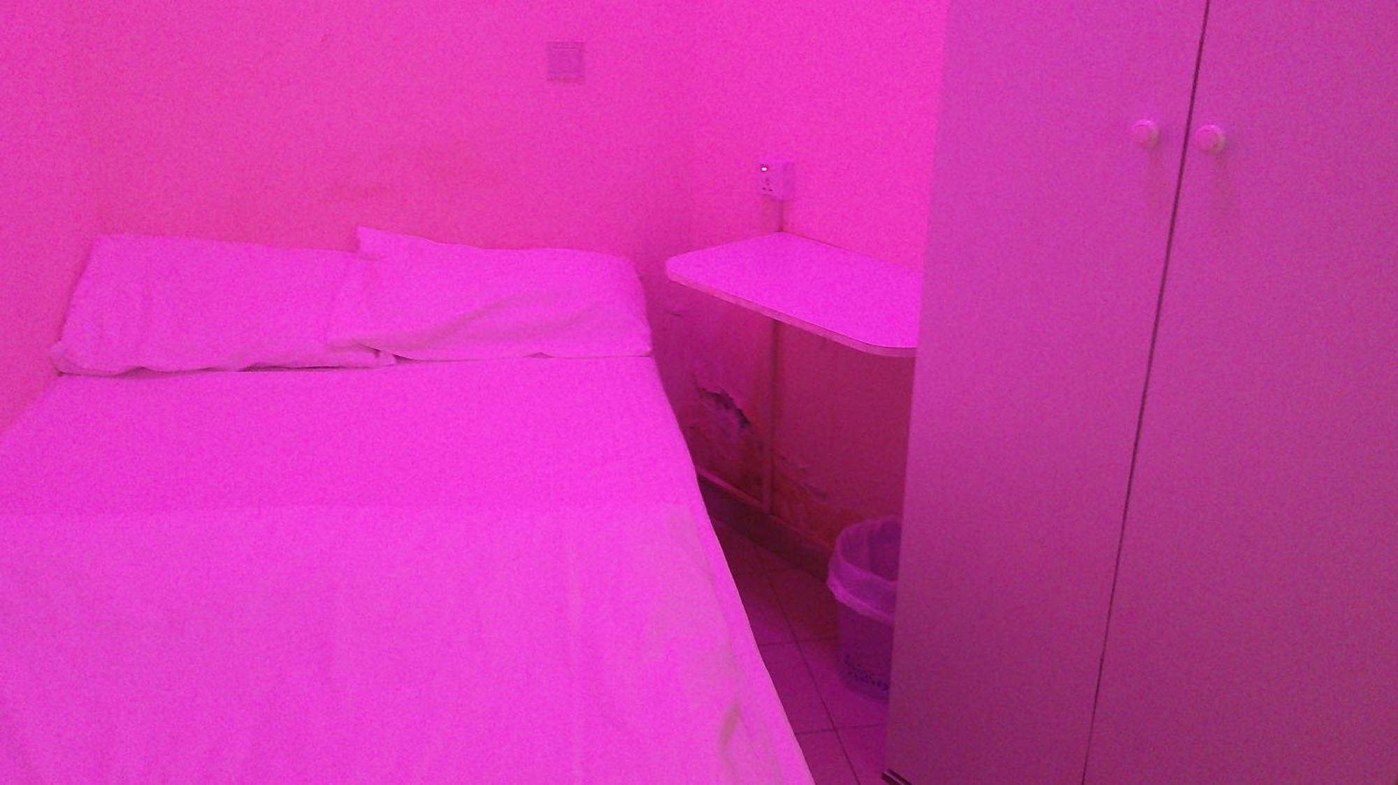 Inn Ruby Star Budget With Shared Washroom Access G06 *