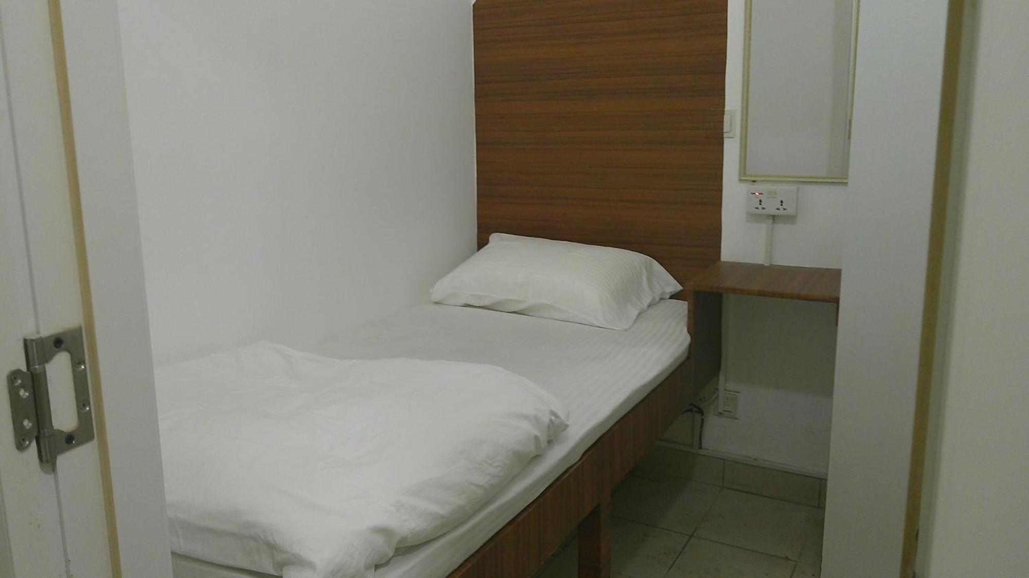 Ruby Star Budget With Shared Washroom Access G06 Inn