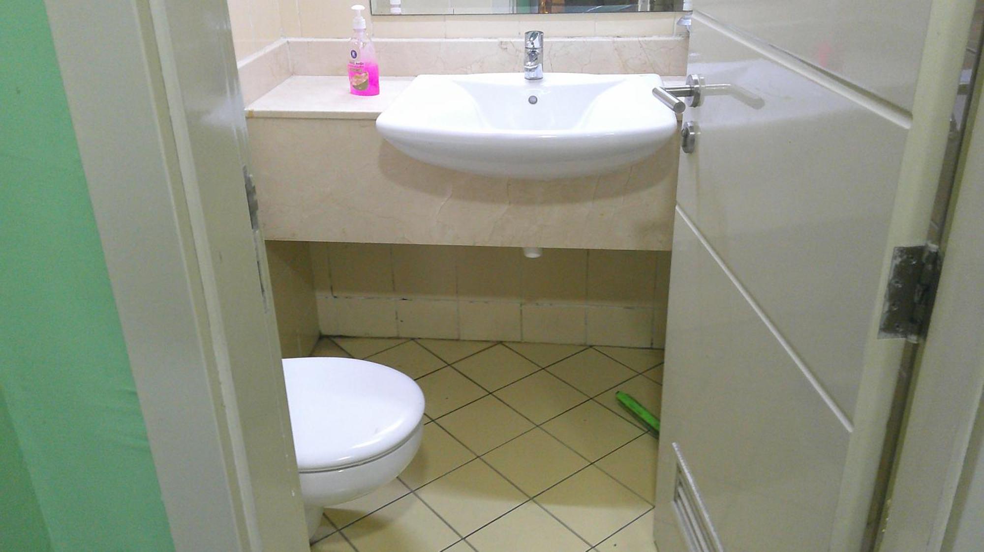 Ruby Star Budget With Shared Washroom Access G06 Inn *