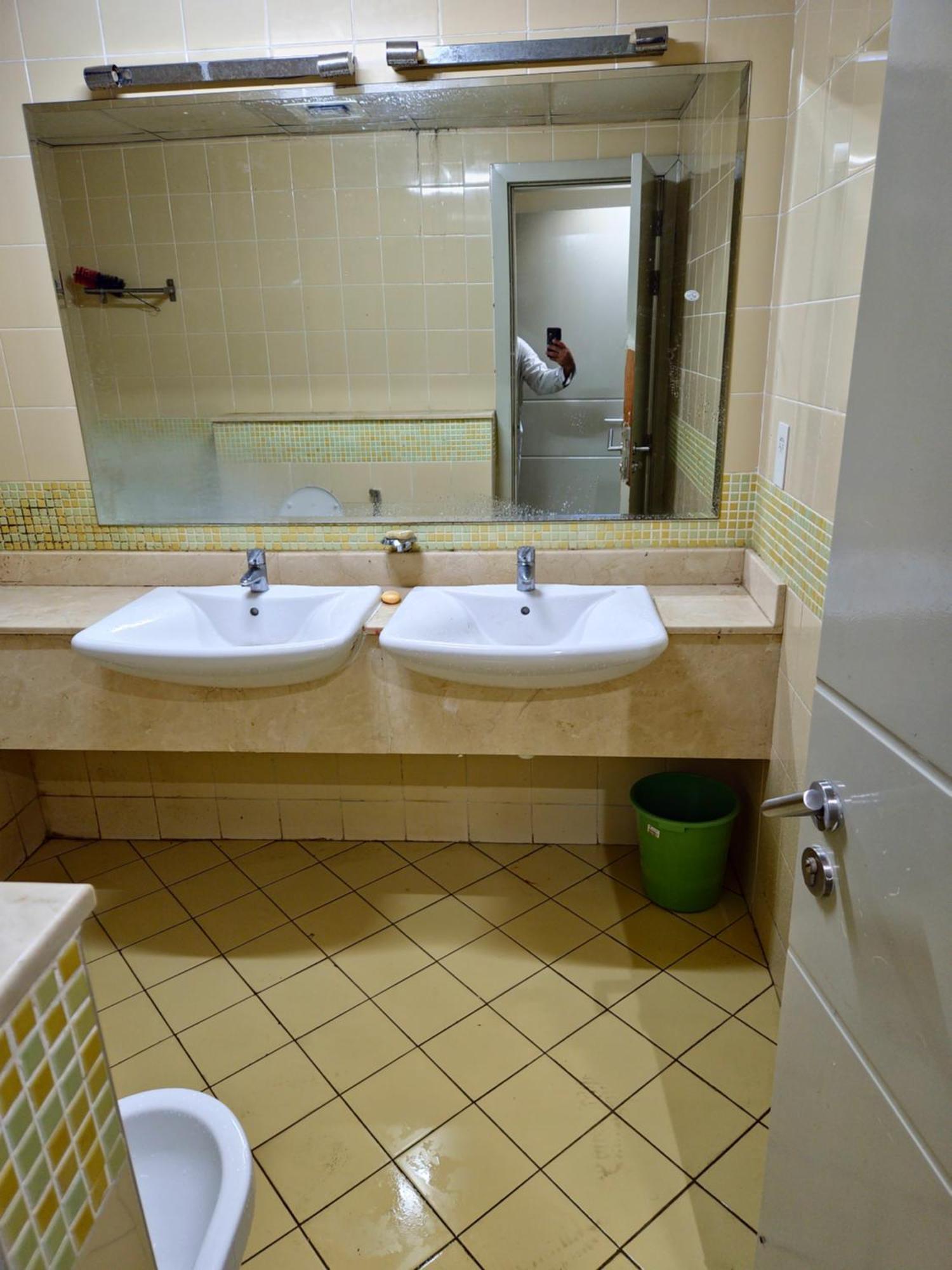 Inn Ruby Star Budget With Shared Washroom Access G06 *