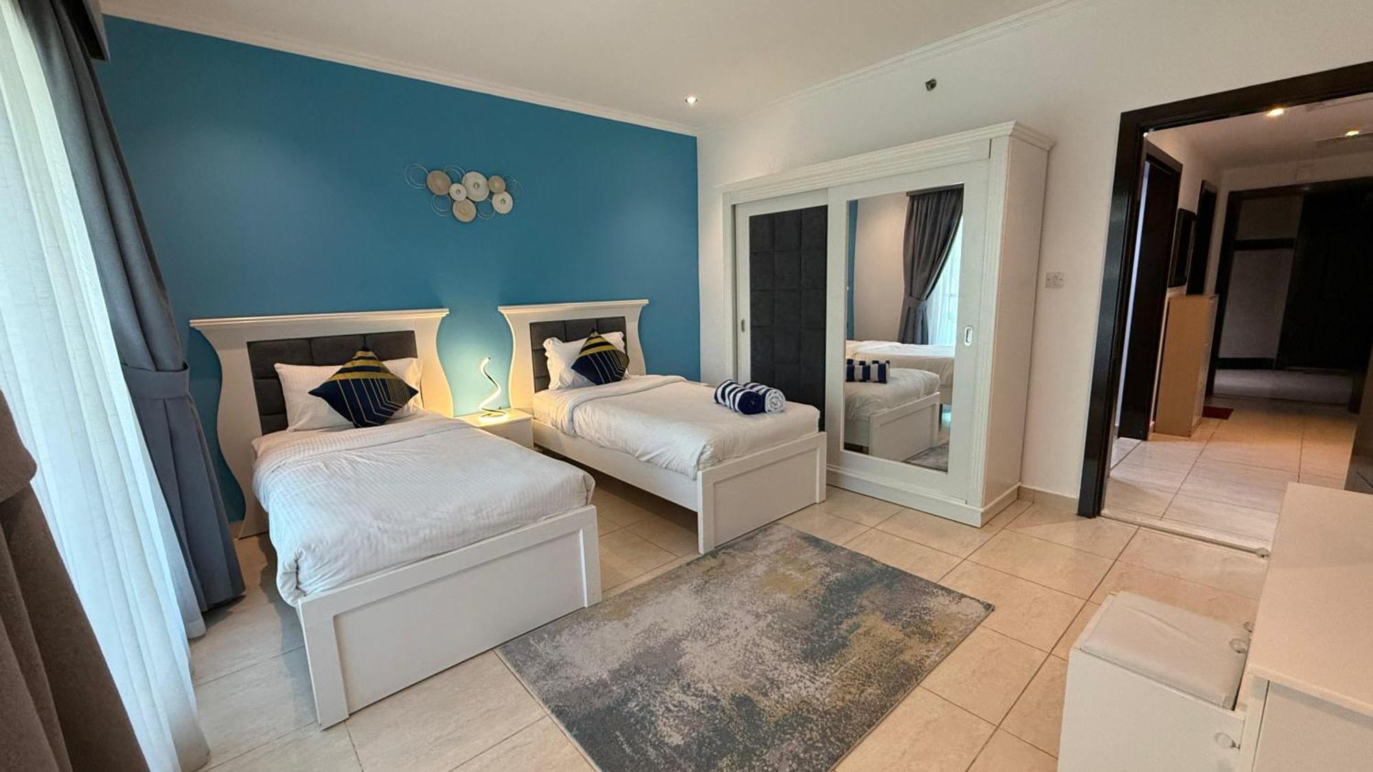 Premium Marina Two Bedroom With Sea View - Family Only