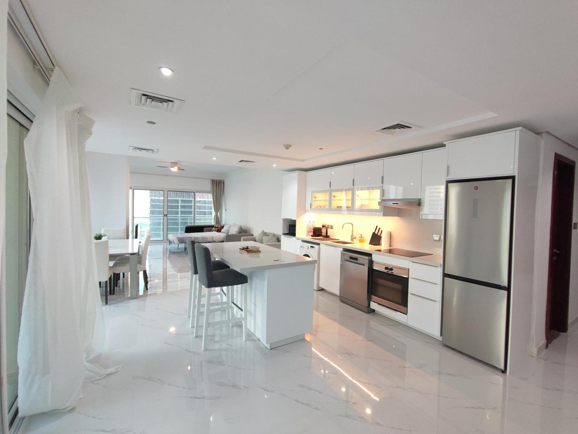 One Bedroom With Pool & Gym Near Marina