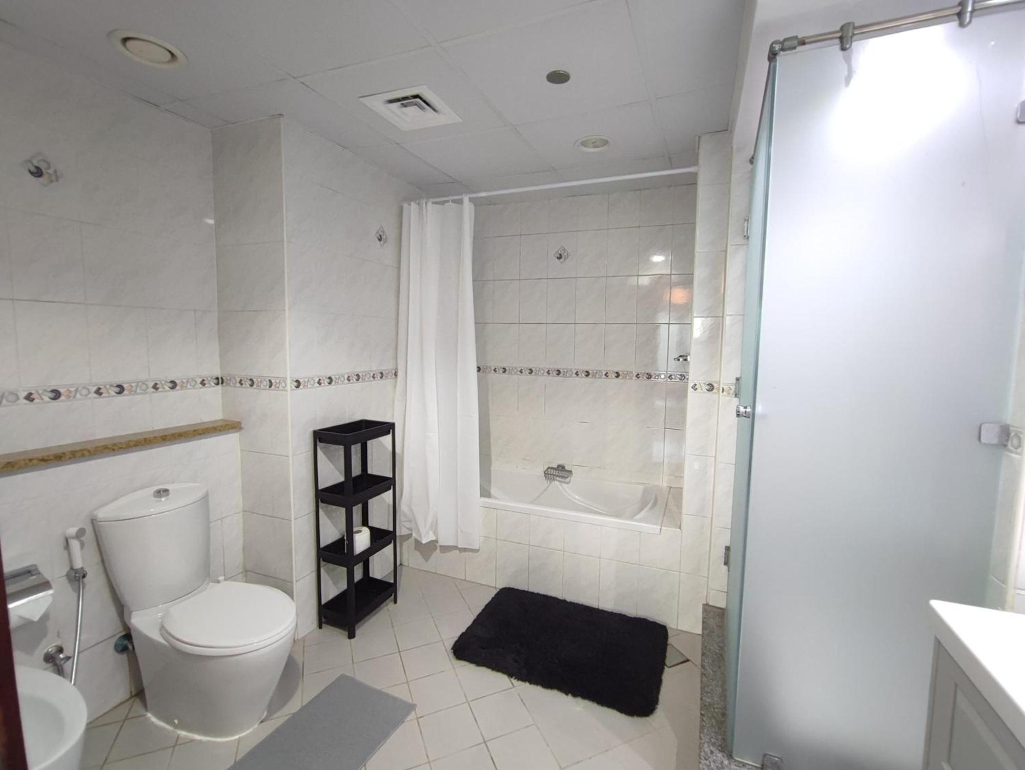 One Bedroom With Pool & Gym Near Marina Apartment *