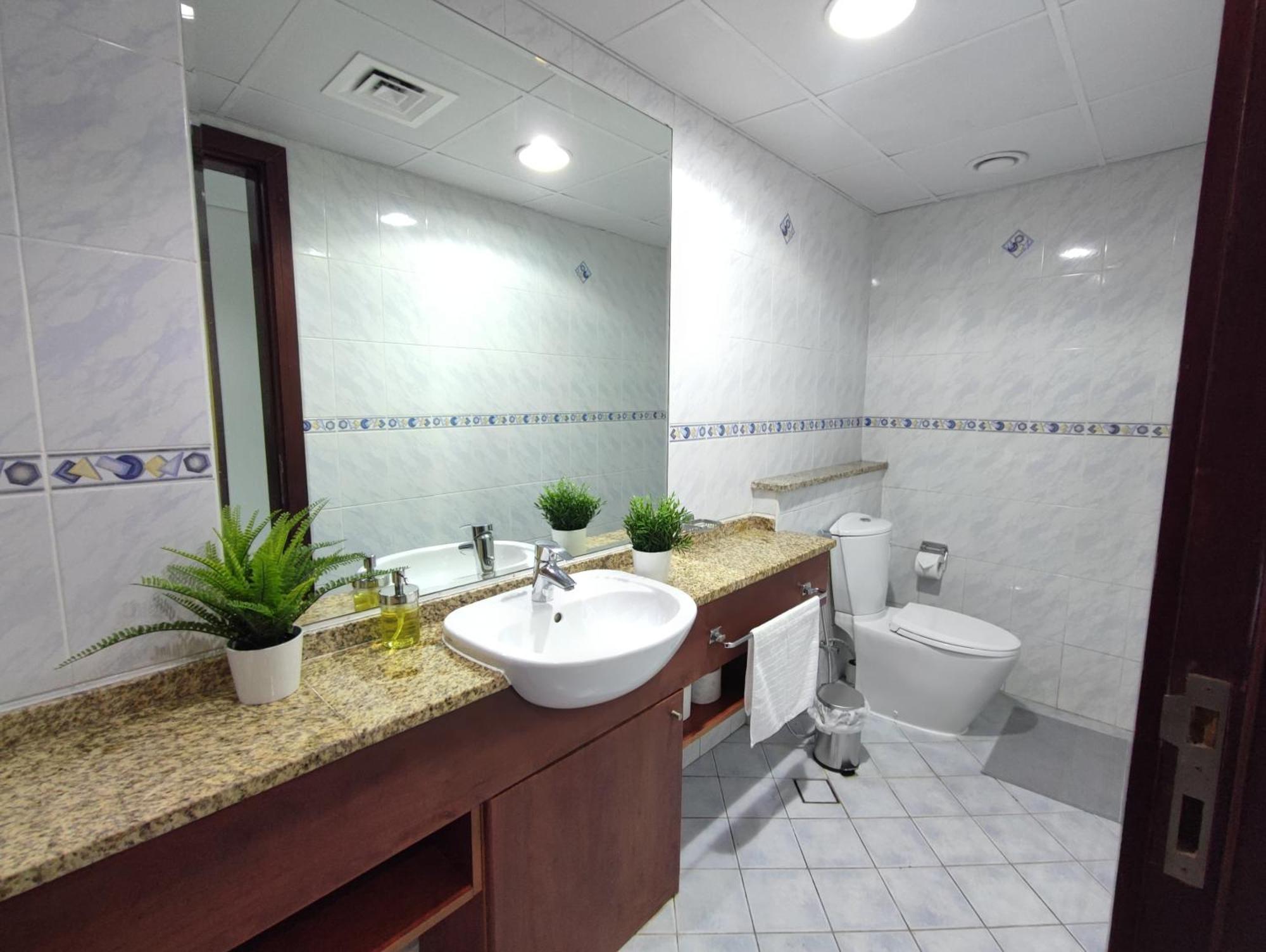 Apartment One Bedroom With Pool & Gym Near Marina *