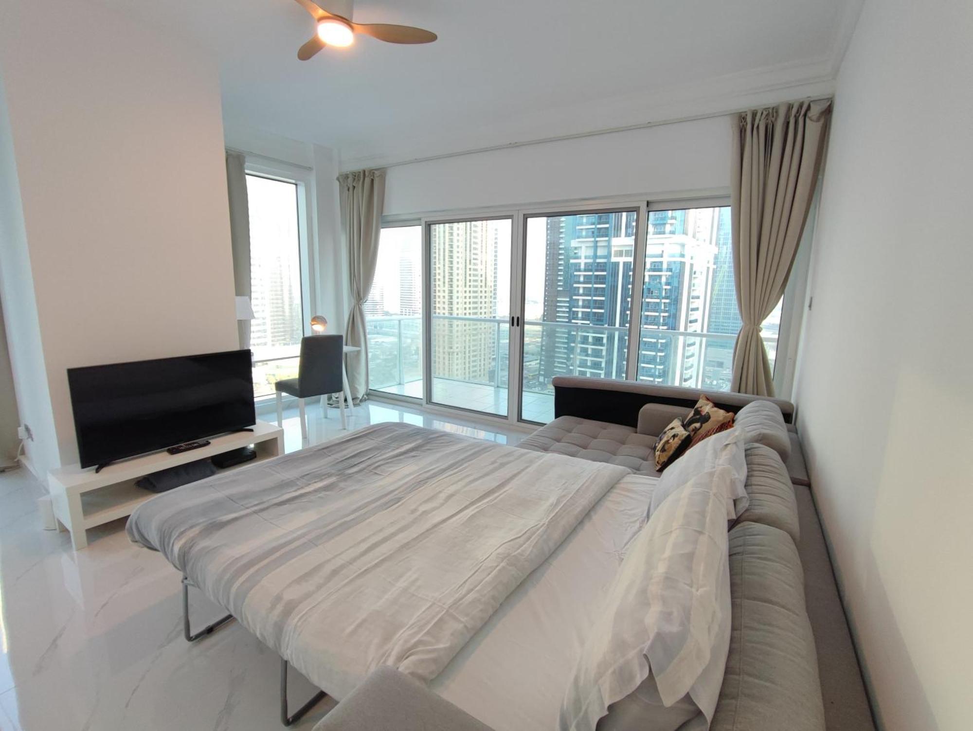 Apartment One Bedroom With Pool & Gym Near Marina Dubai