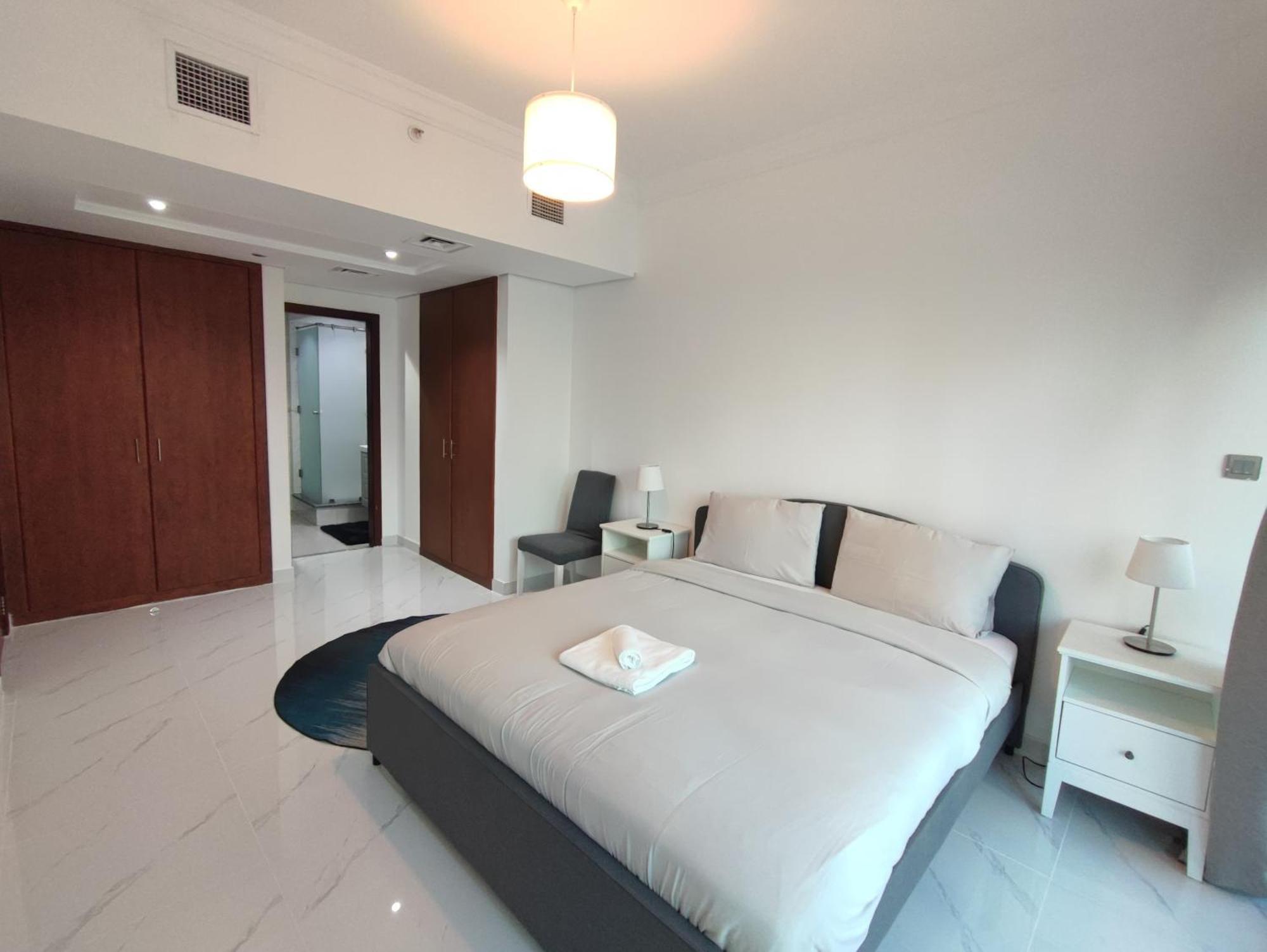 One Bedroom With Pool & Gym Near Marina
