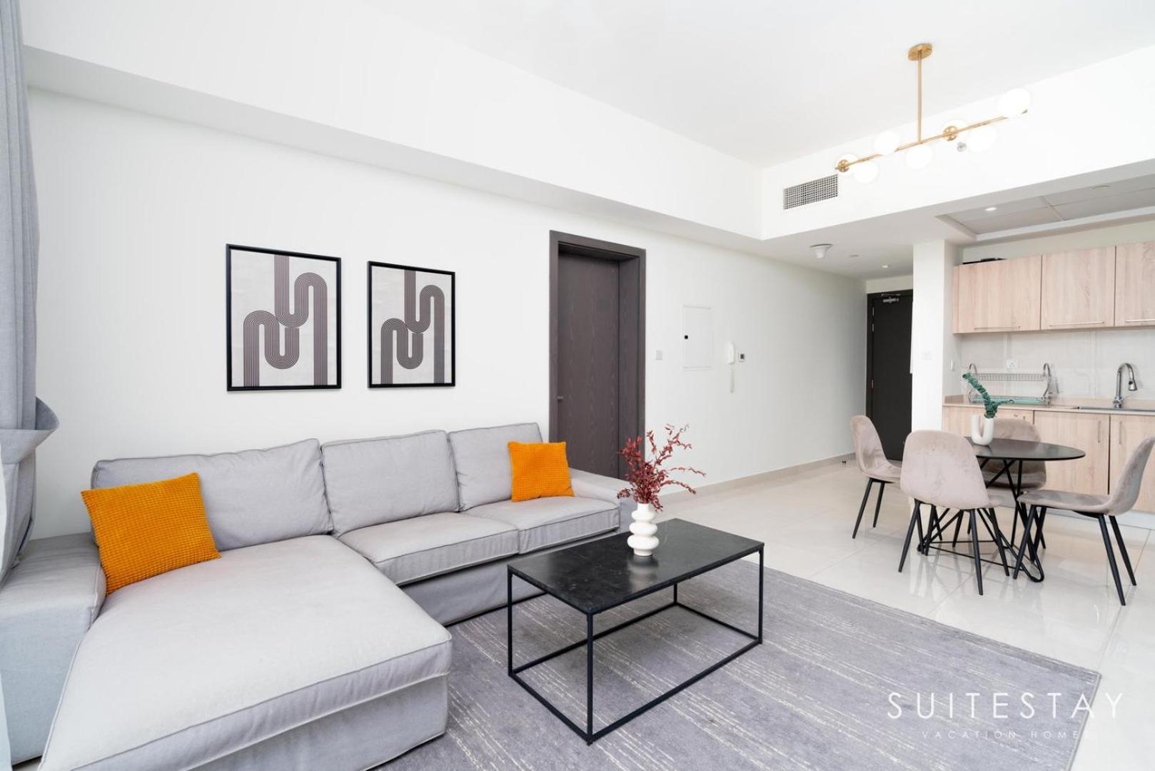 Spacious Centre With Large Balcony * Dubai