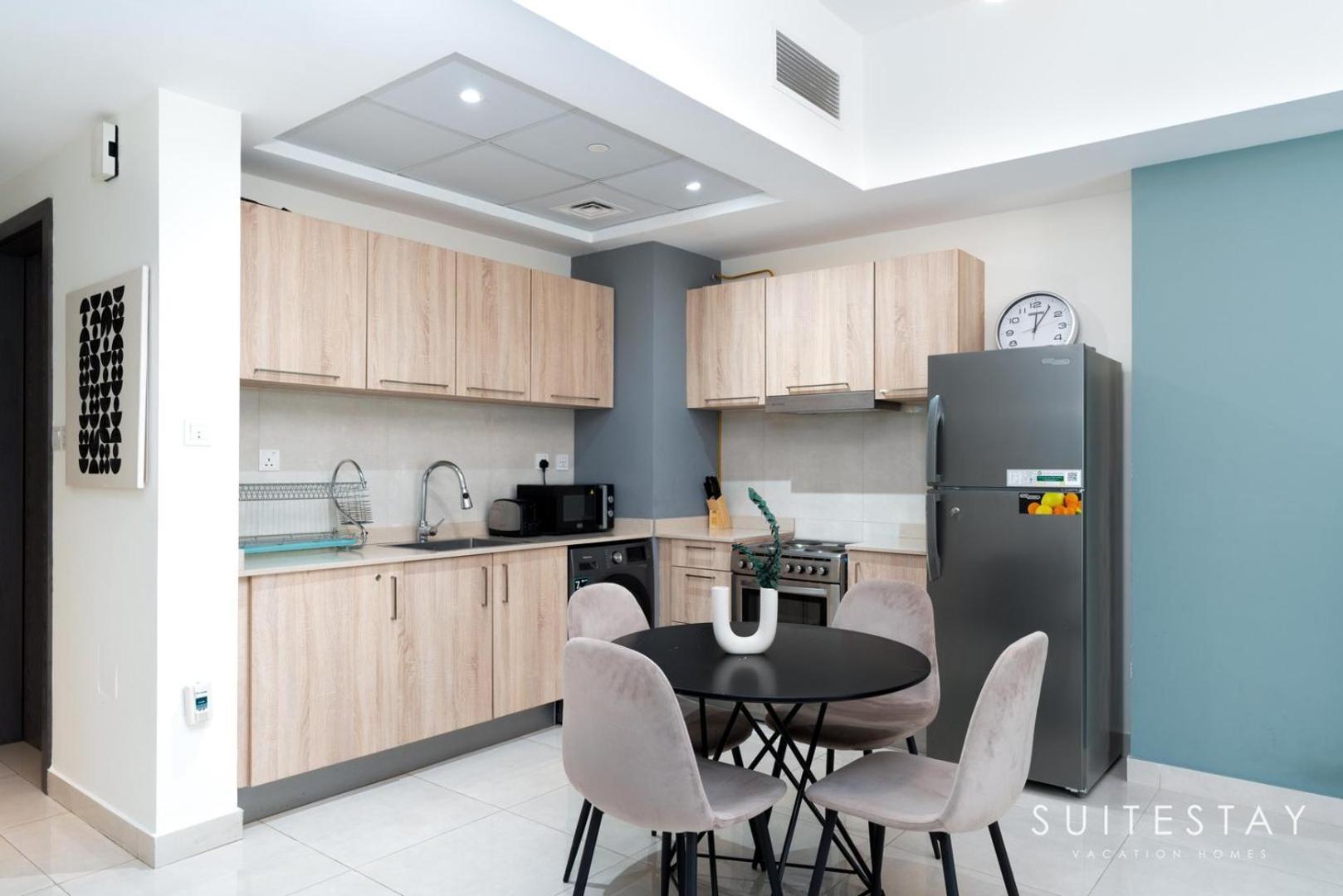 Spacious Centre With Large Balcony * Dubai