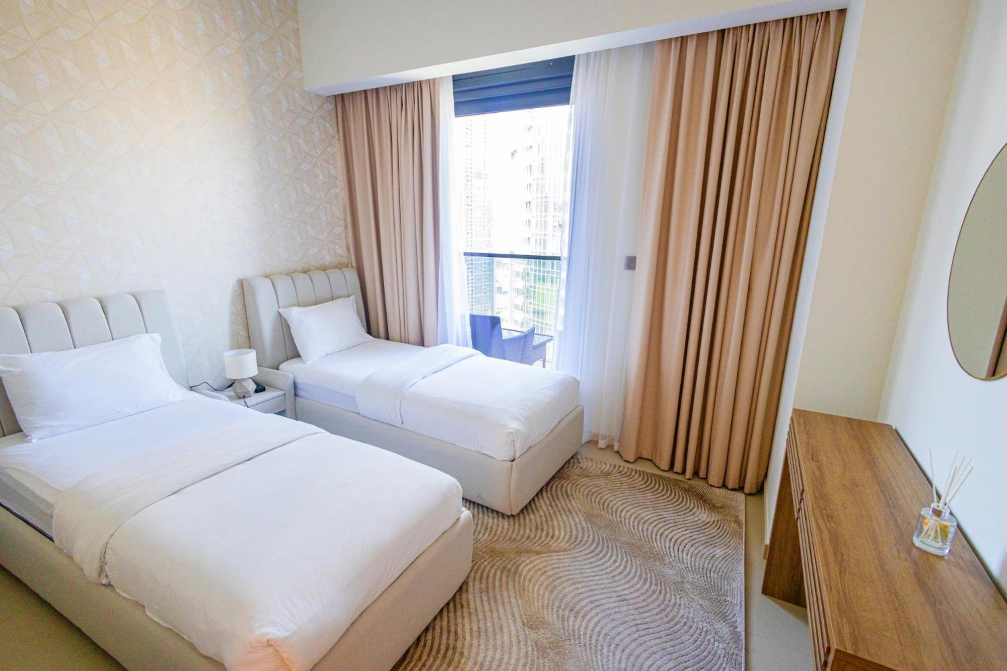 Mh - Act Tower - Downtown - Burj View 3bhk -ref4008 * Dubai