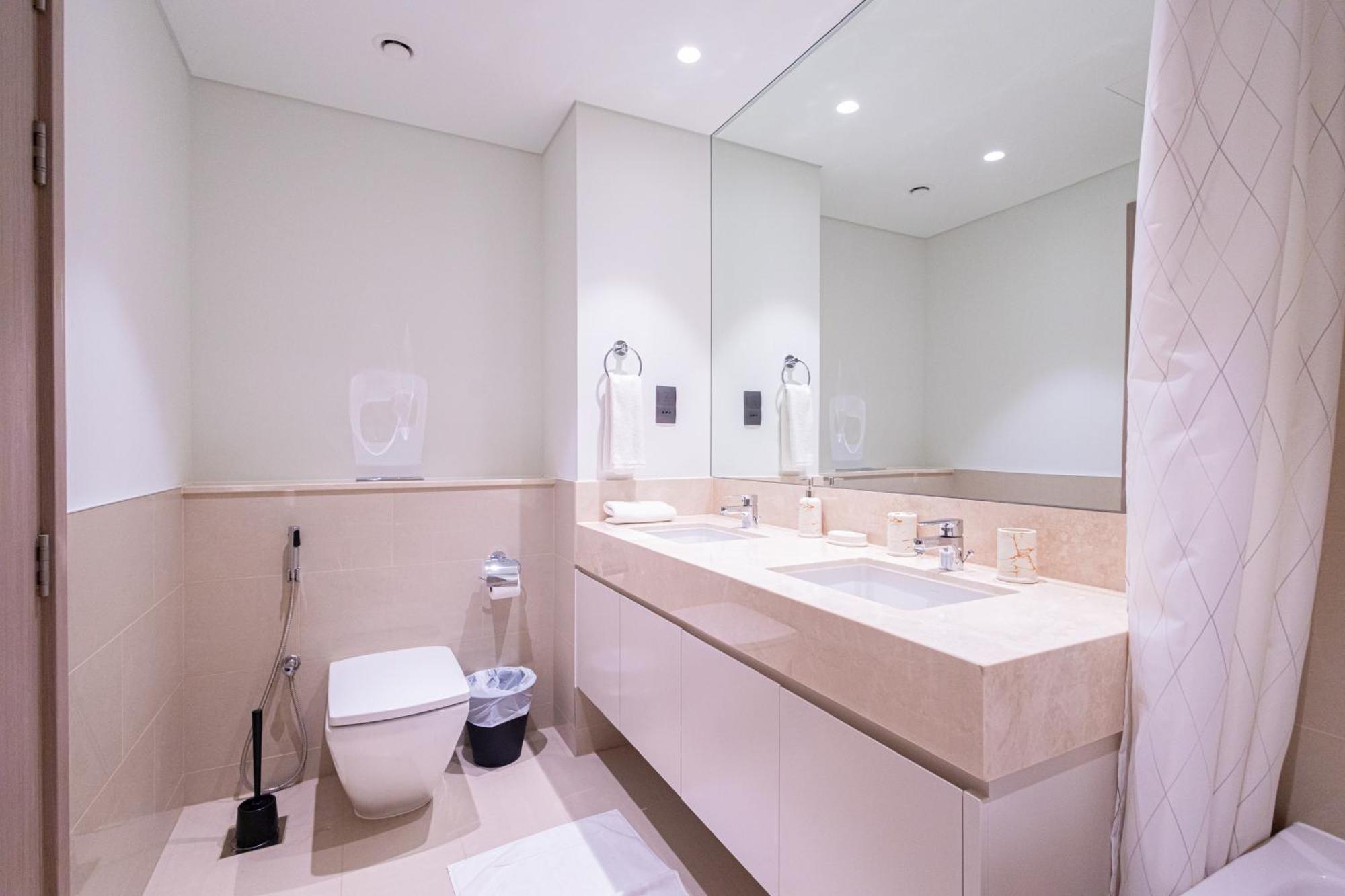 Mh - Act Tower - Downtown - Burj View 3bhk -ref4008 Apartment Dubai
