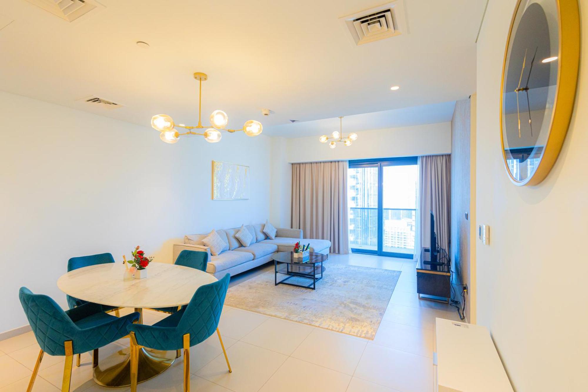Mh - Act Tower - Downtown - Burj View 3bhk -ref4008 * Dubai