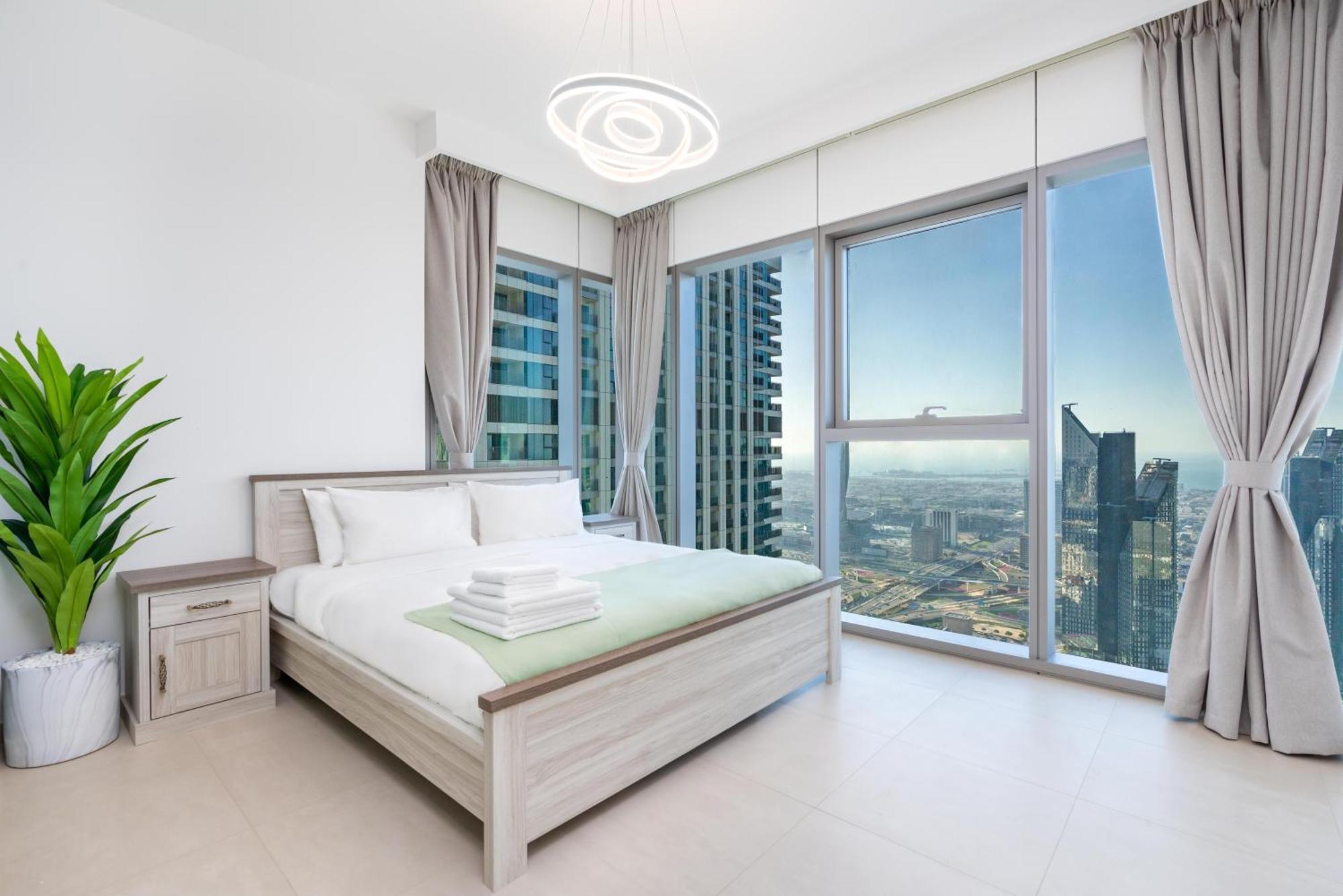 Apartment Burj Khalifa & Dancing Fountain View, 54th Floor & Mall Access *