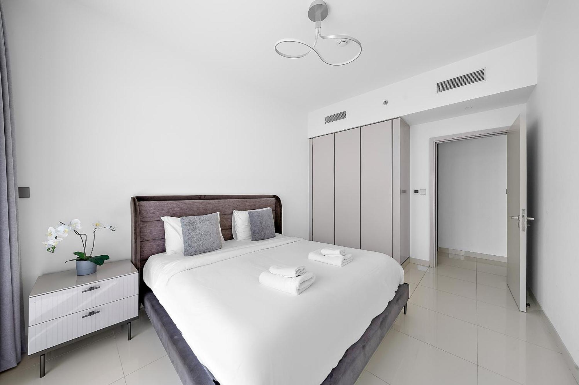 Vayk - Stunning 2 Bd In Emaar Beachfront With Beach Access