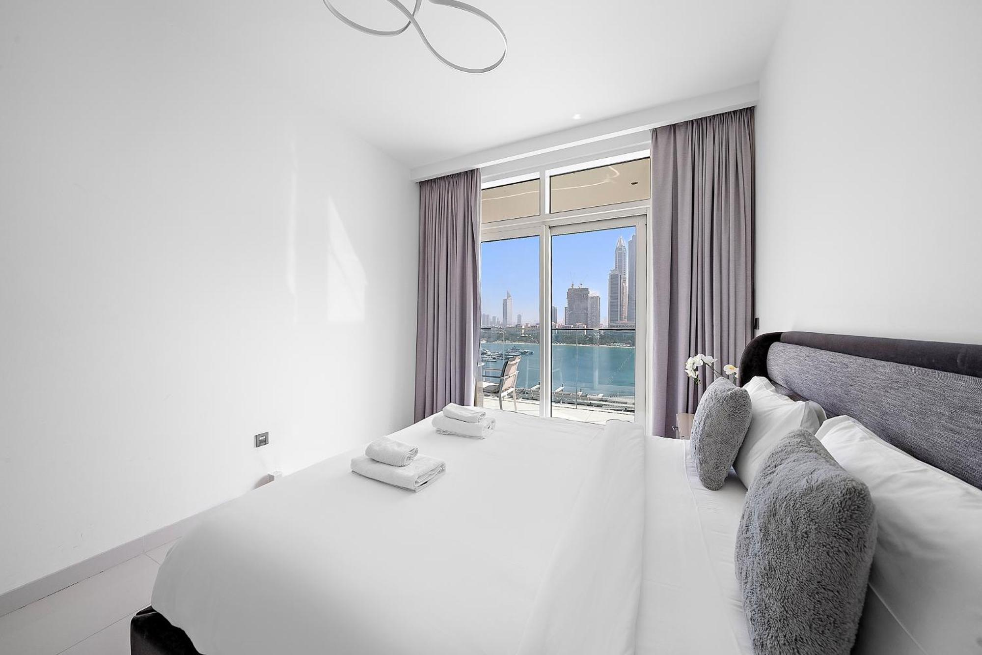 Vayk - Stunning 2 Bd In Emaar Beachfront With Beach Access Apartment Dubai