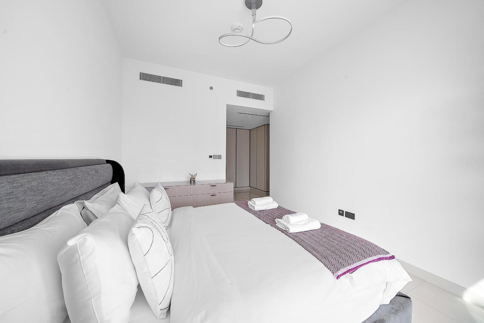 Vayk - Stunning 2 Bd In Emaar Beachfront With Beach Access *