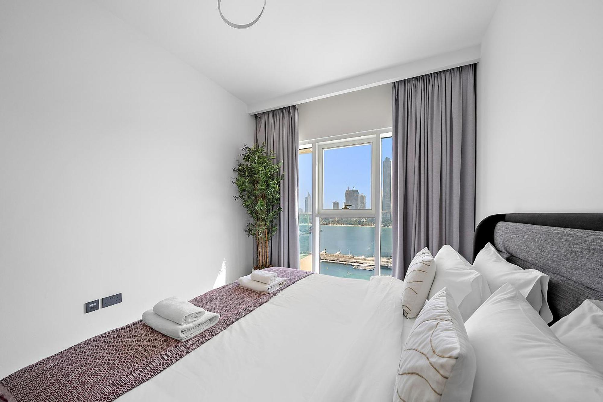 Vayk - Stunning 2 Bd In Emaar Beachfront With Beach Access