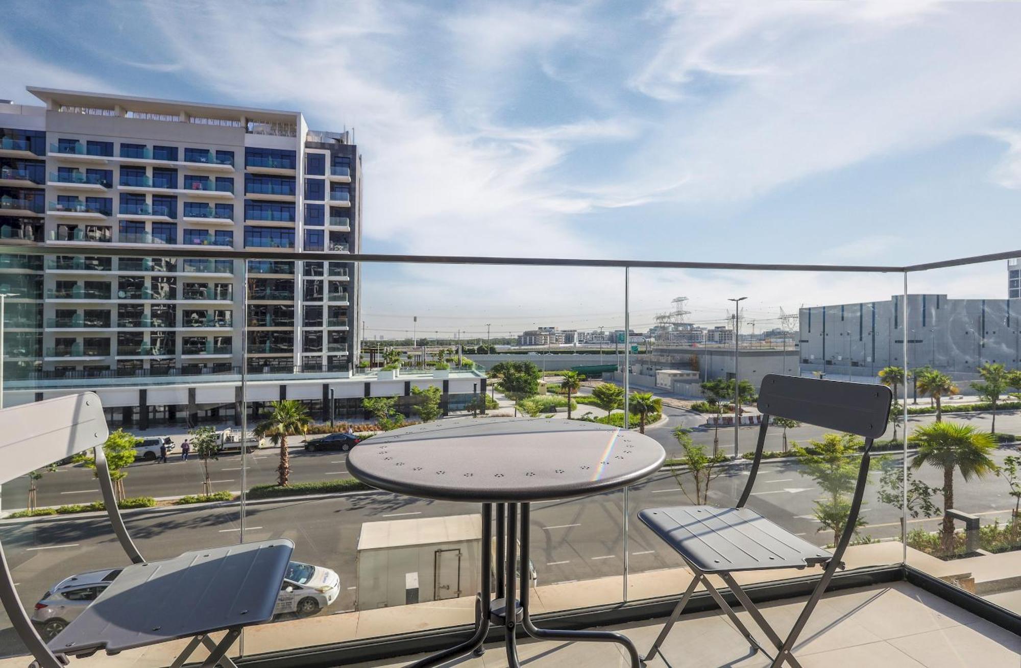 Elite Lux Homes - Sleek In Azizi Riviera Prime Location