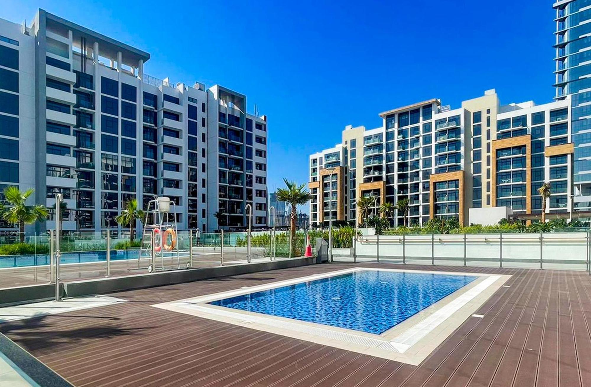 Elite Lux Homes - Sleek In Azizi Riviera Prime Location Apartment
