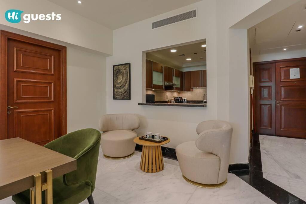 Higuests - Luxurious 2br Haven In Iconic Palm Jumeirah