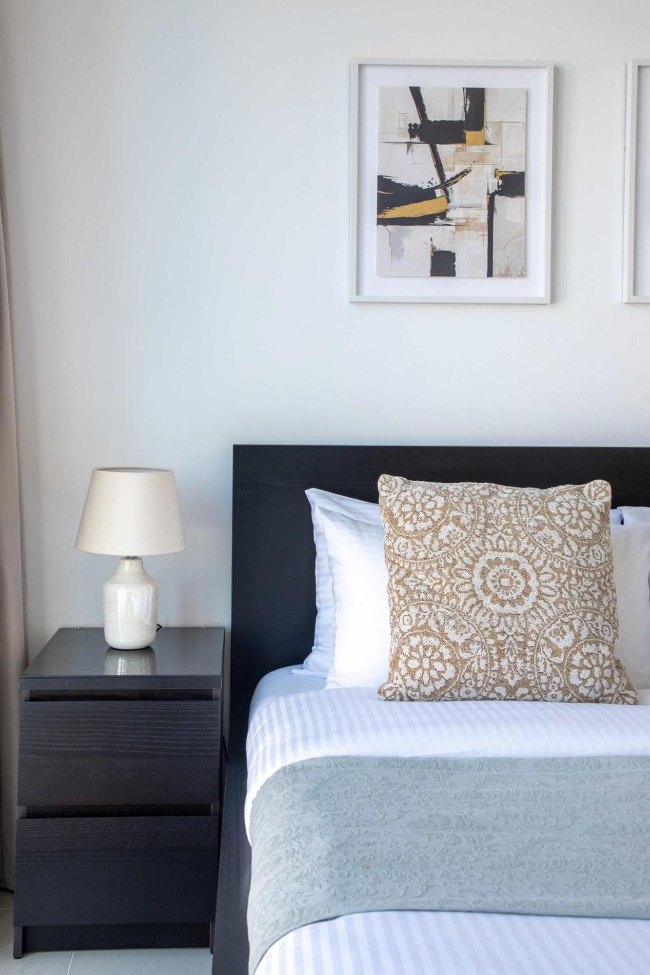 Frank Porter - Fairview Residency Apartment *