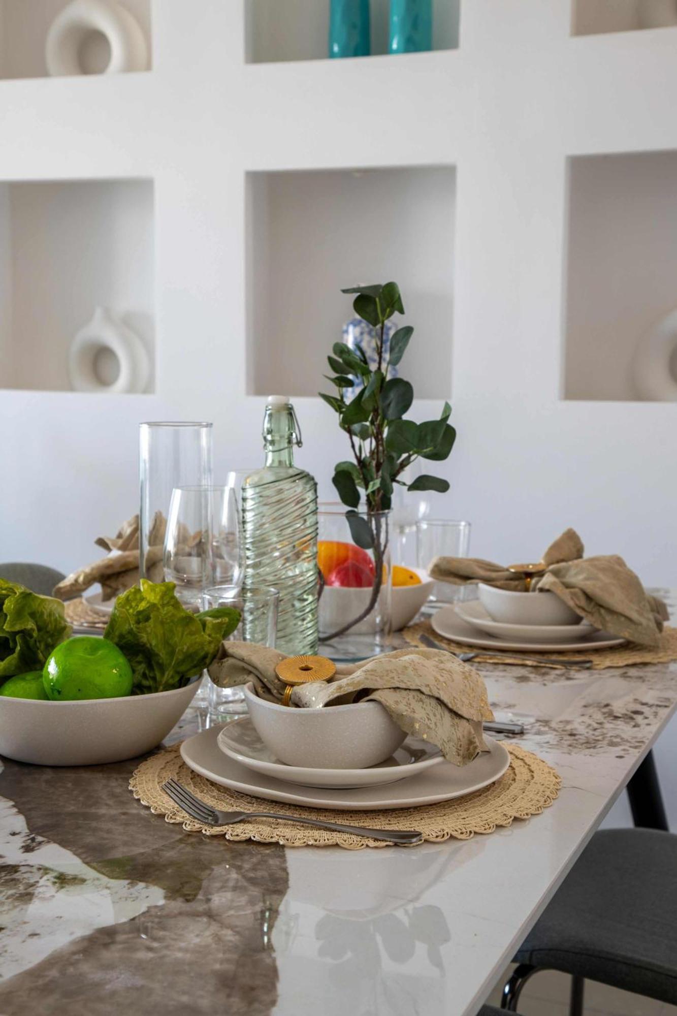 Frank Porter - Fairview Residency Apartment Dubai