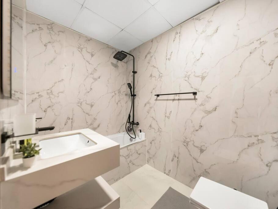 Spacious In The Heart Of Marina W Seaview *