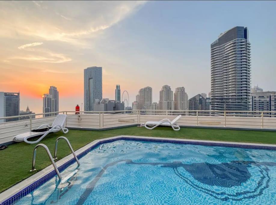 Spacious In The Heart Of Marina W Seaview Apartment *