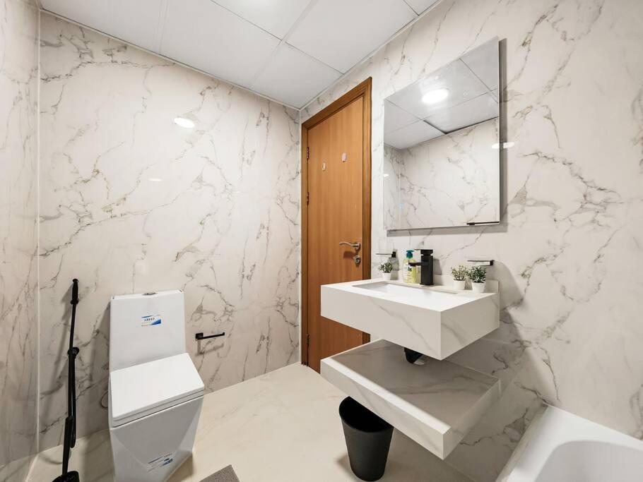 Spacious In The Heart Of Marina W Seaview *