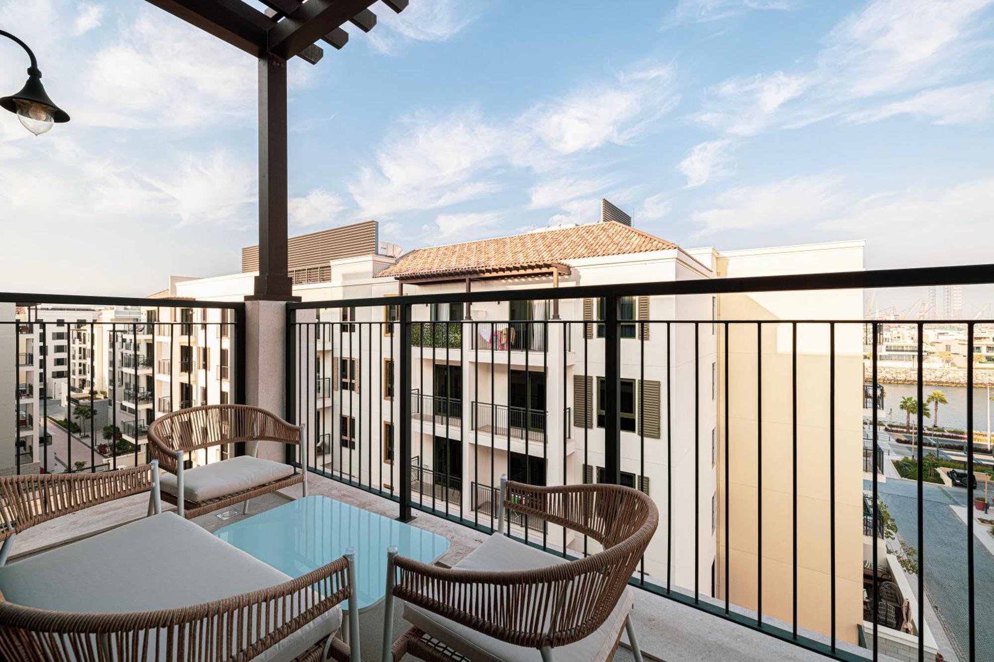 Apartment 2br La Rive B2 Next To La Dubai
