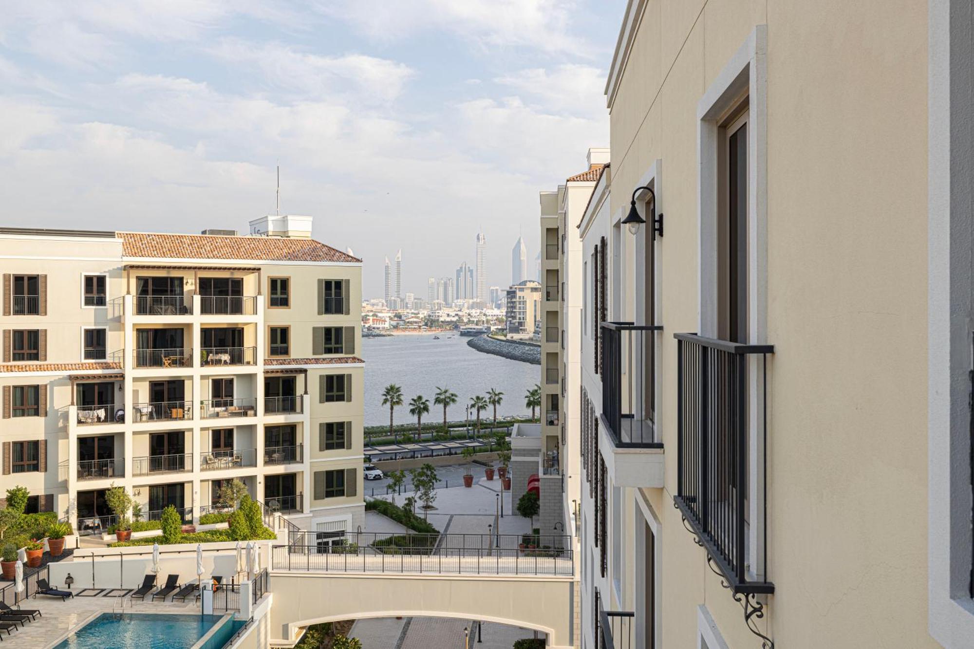 2br La Rive B2 Next To La * Dubai