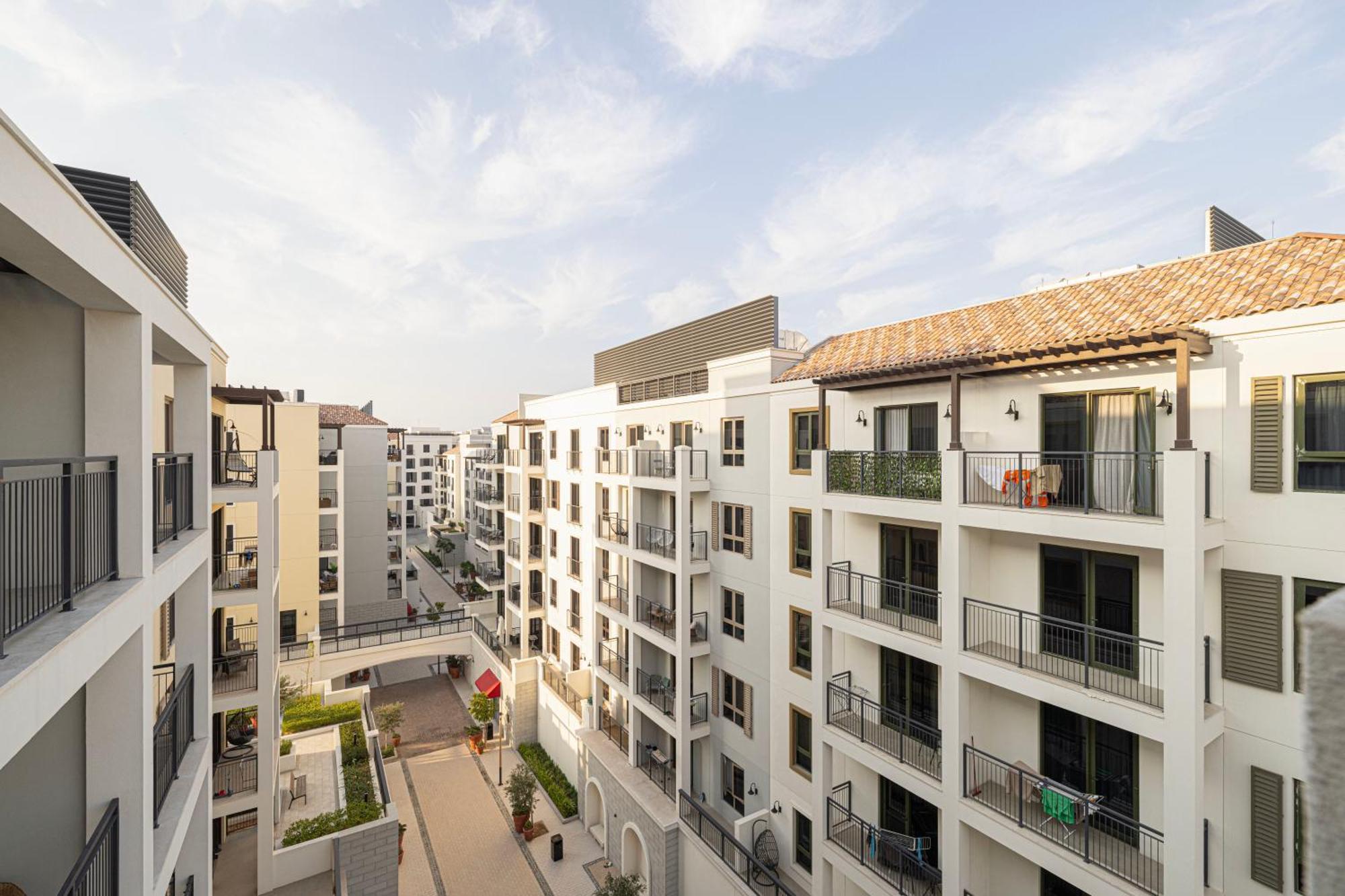 Apartment 2br La Rive B2 Next To La Dubai