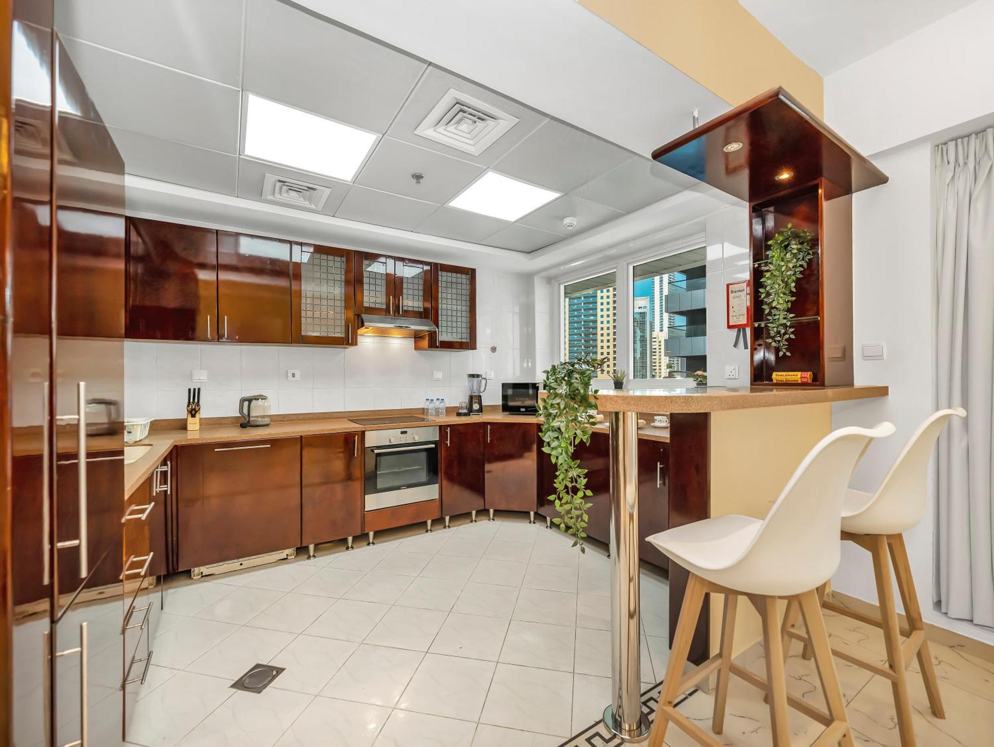 Apartment Spacious Near Metro & In Marina