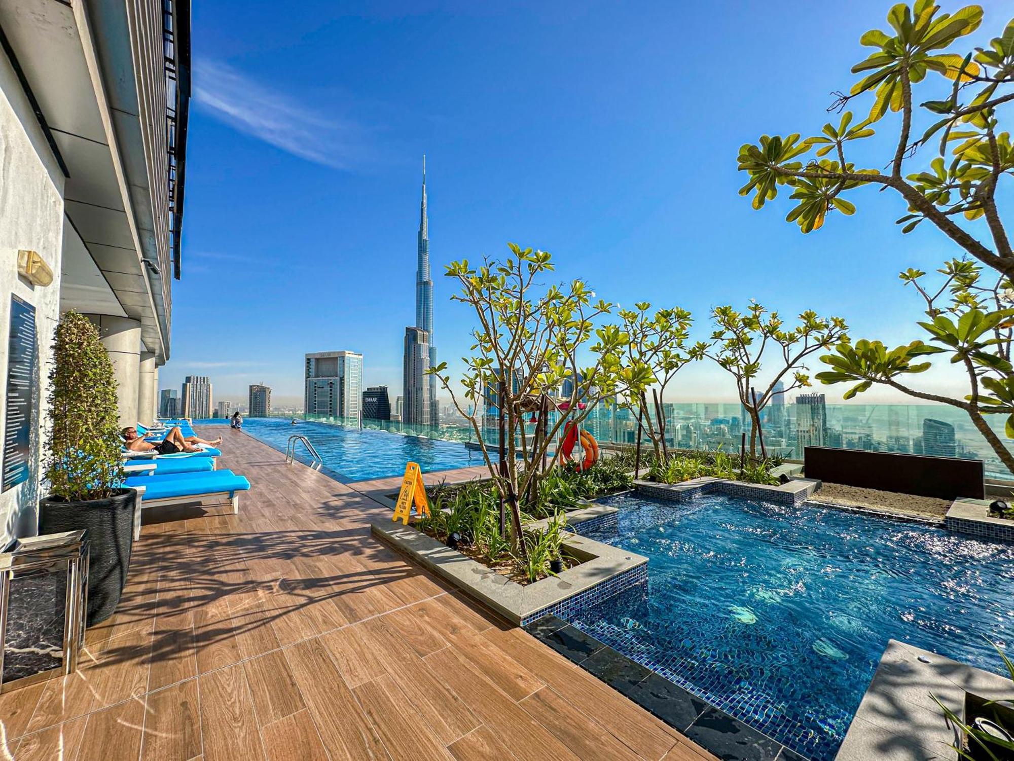 Pool In The Clouds With Burj Khalifa View, 2br In Paramount Midtown