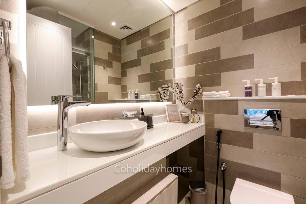 1 Bedroom Rooftop Infinity Pool & Padel Court