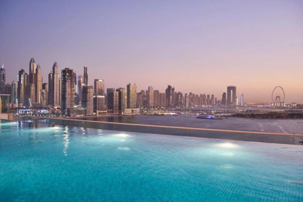 1 Bedroom Rooftop Infinity Pool & Padel Court * Dubai