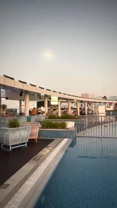 1 Bedroom Rooftop Infinity Pool & Padel Court