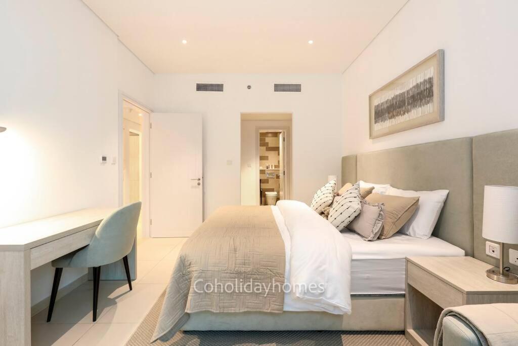 1 Bedroom Rooftop Infinity Pool & Padel Court Apartment