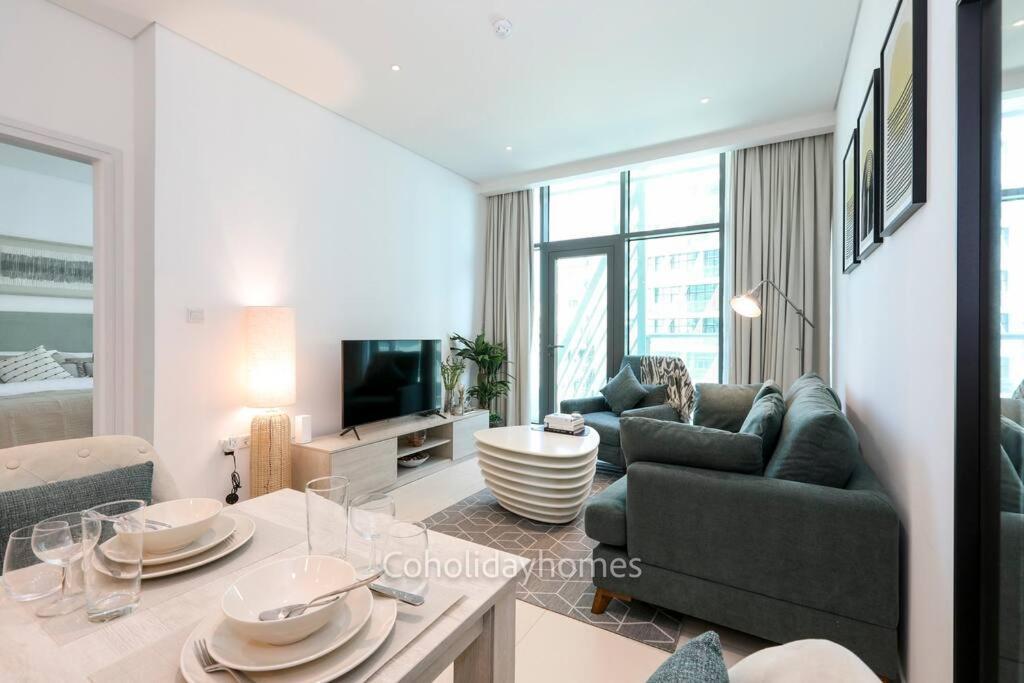 1 Bedroom Rooftop Infinity Pool & Padel Court Apartment