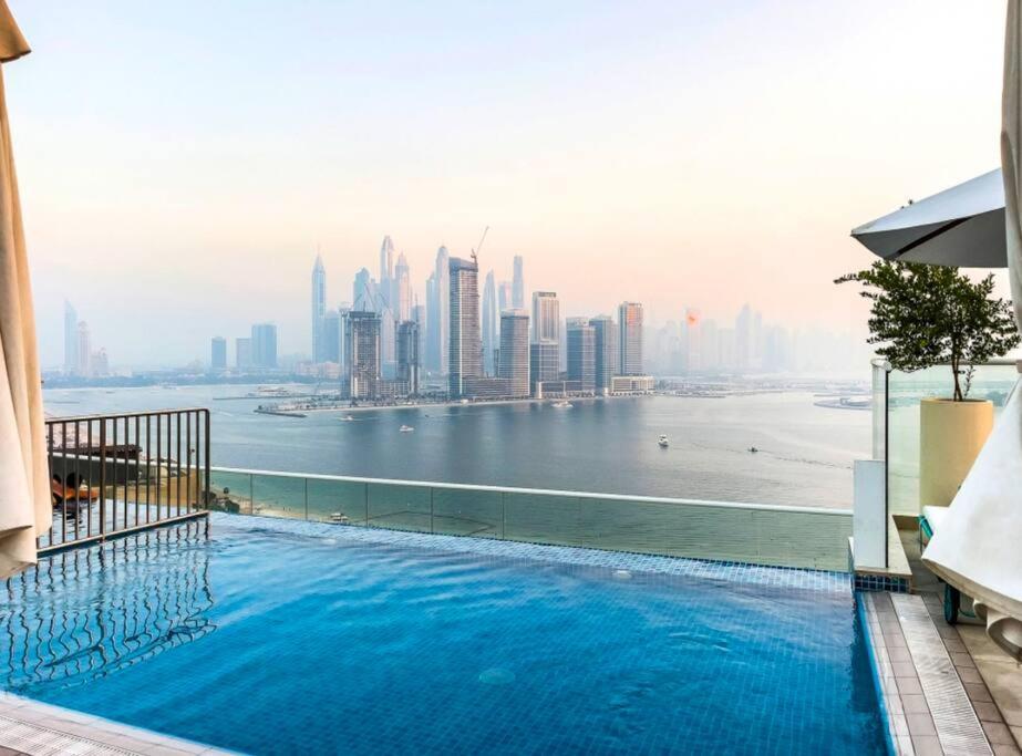 1 Bedroom Rooftop Infinity Pool & Padel Court Apartment *