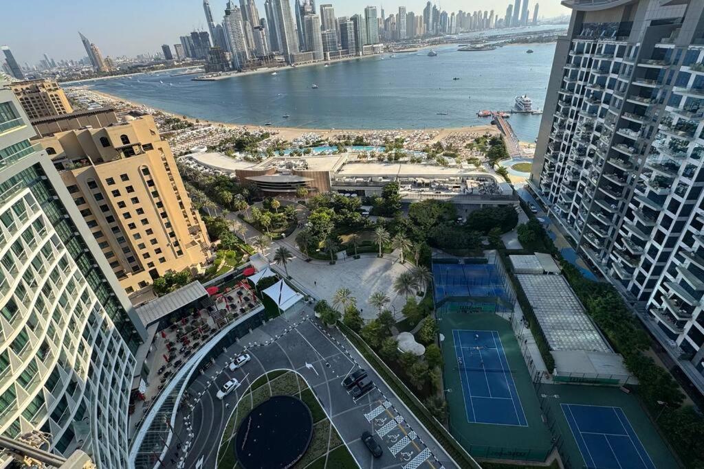 1 Bedroom Rooftop Infinity Pool & Padel Court *