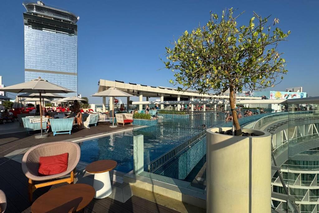Apartment 1 Bedroom Rooftop Infinity Pool & Padel Court