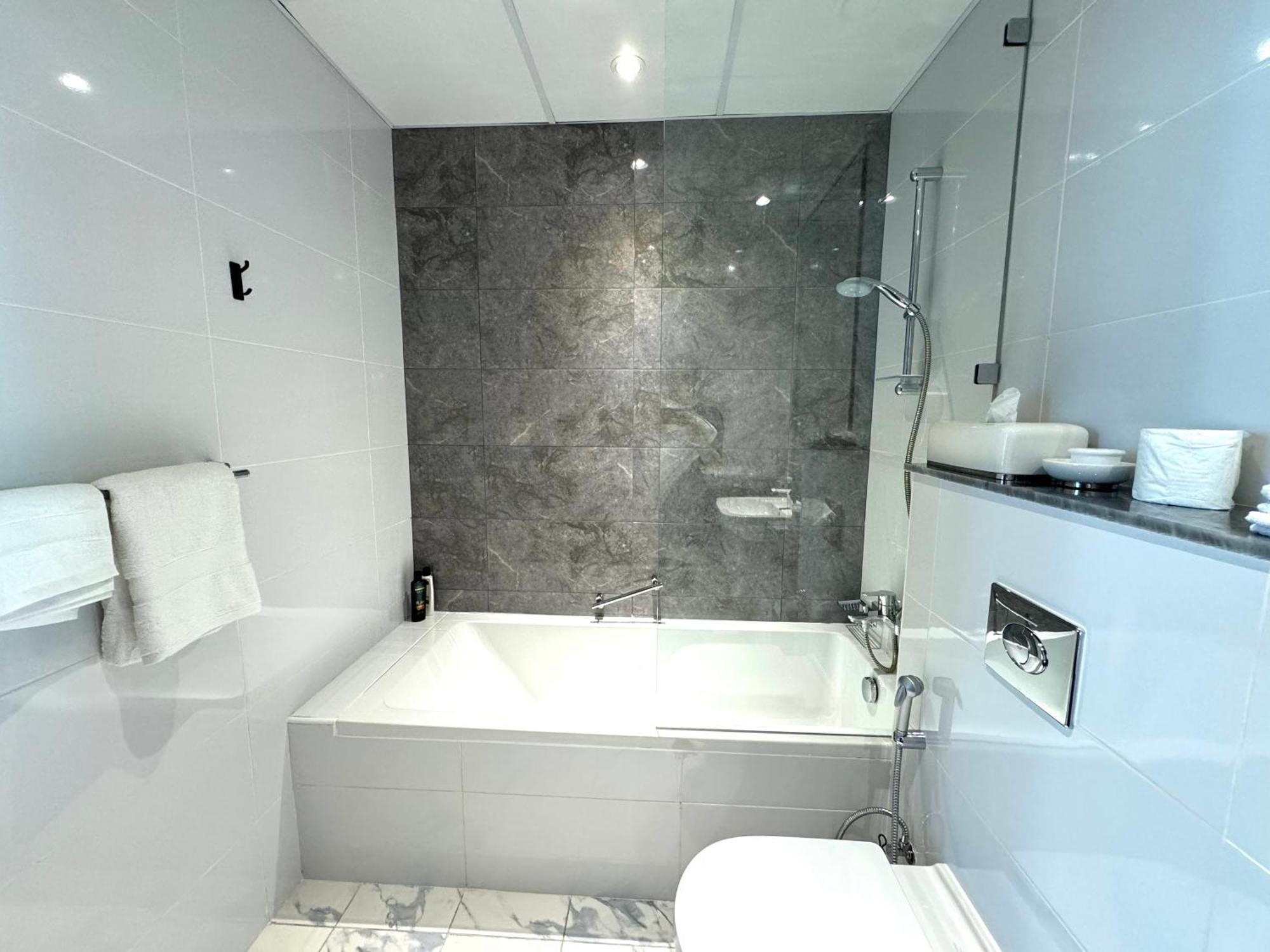 Elegant & Spacious 2-br In Al Habtoor - Noora