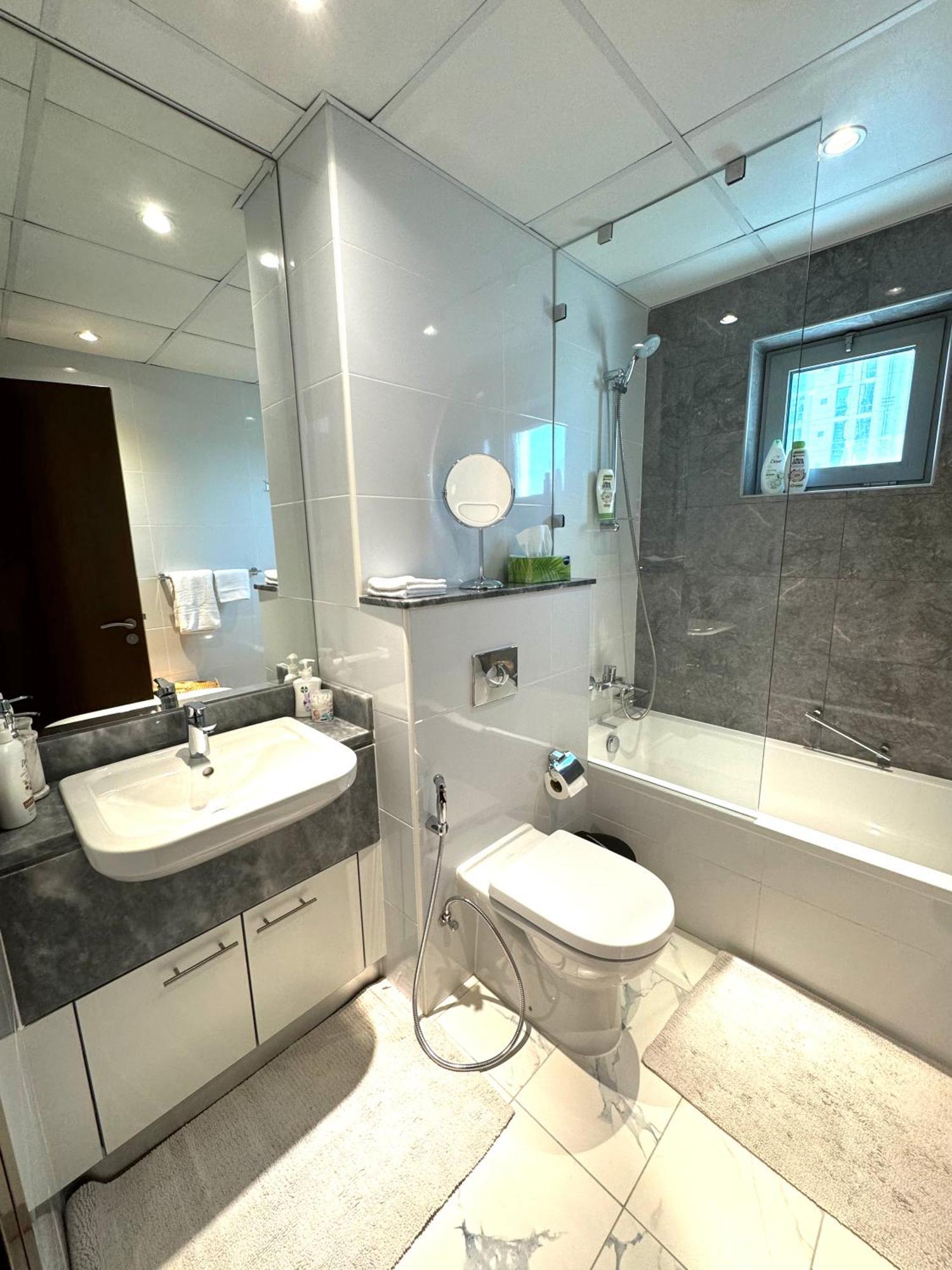 Elegant & Spacious 2-br In Al Habtoor - Noora *