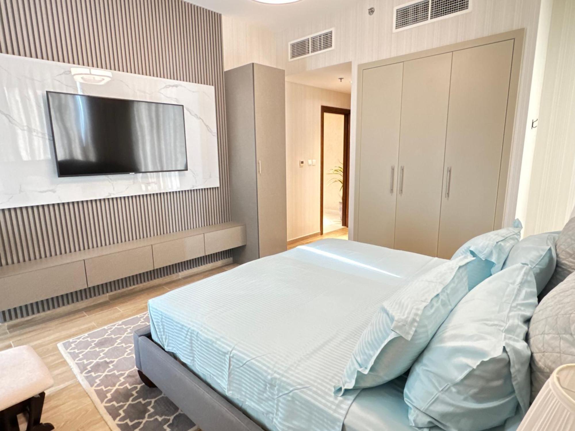 Elegant & Spacious 2-br In Al Habtoor - Noora Apartment Dubai