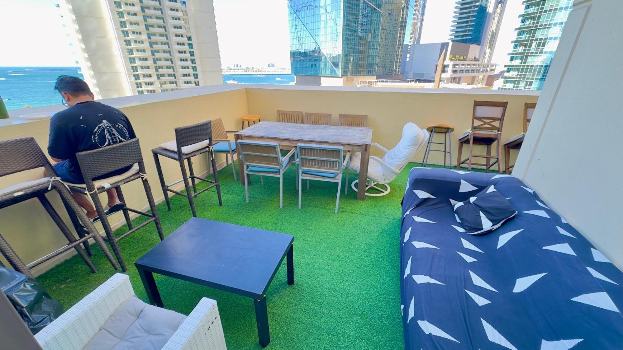 Sea Breeze Jbr Capsule hotel *