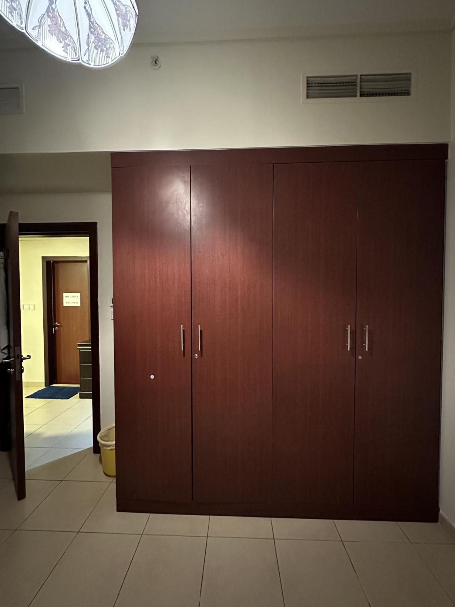 Sea Breeze Jbr Capsule hotel *