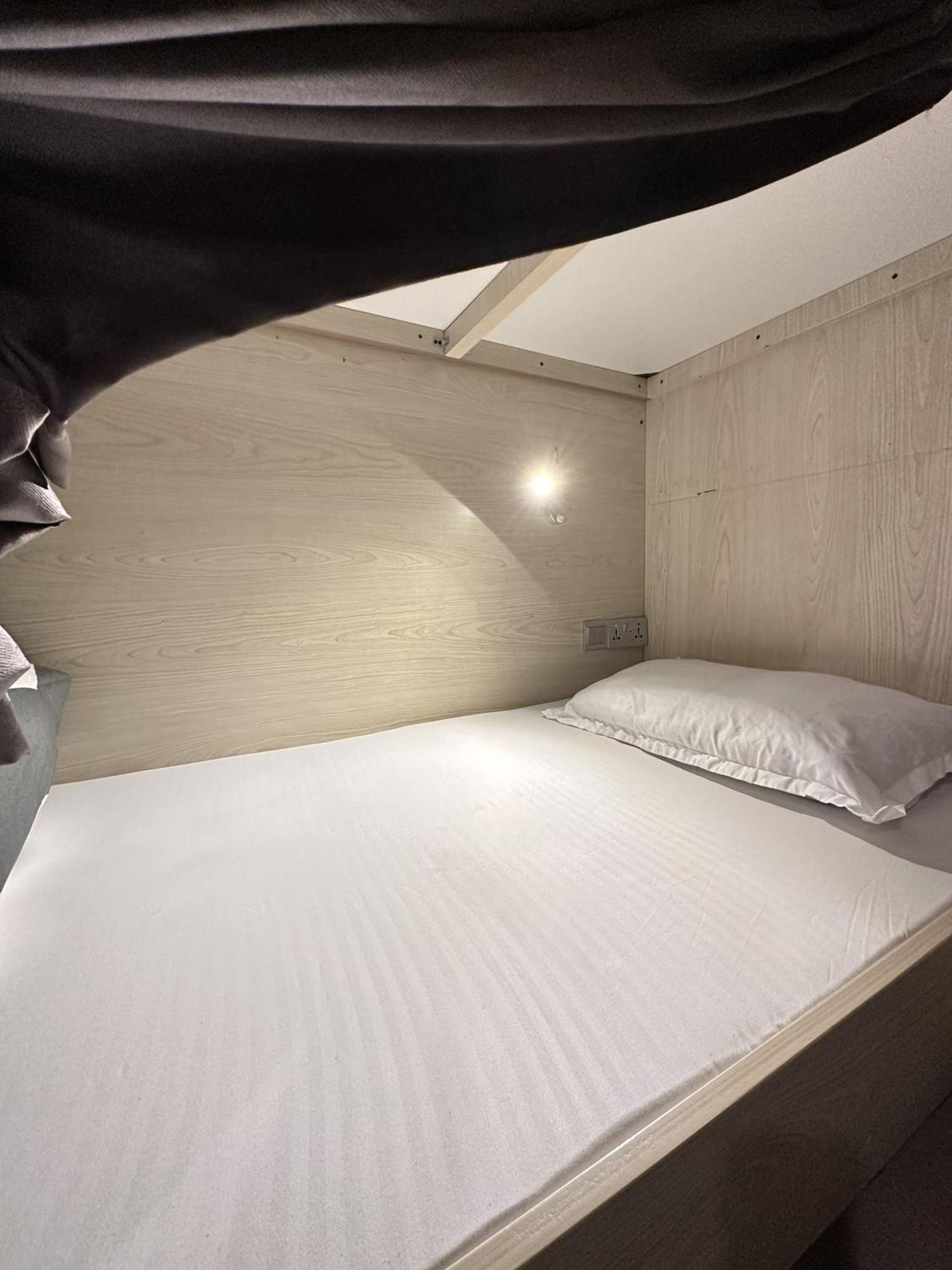 Sea Breeze Jbr Capsule hotel *