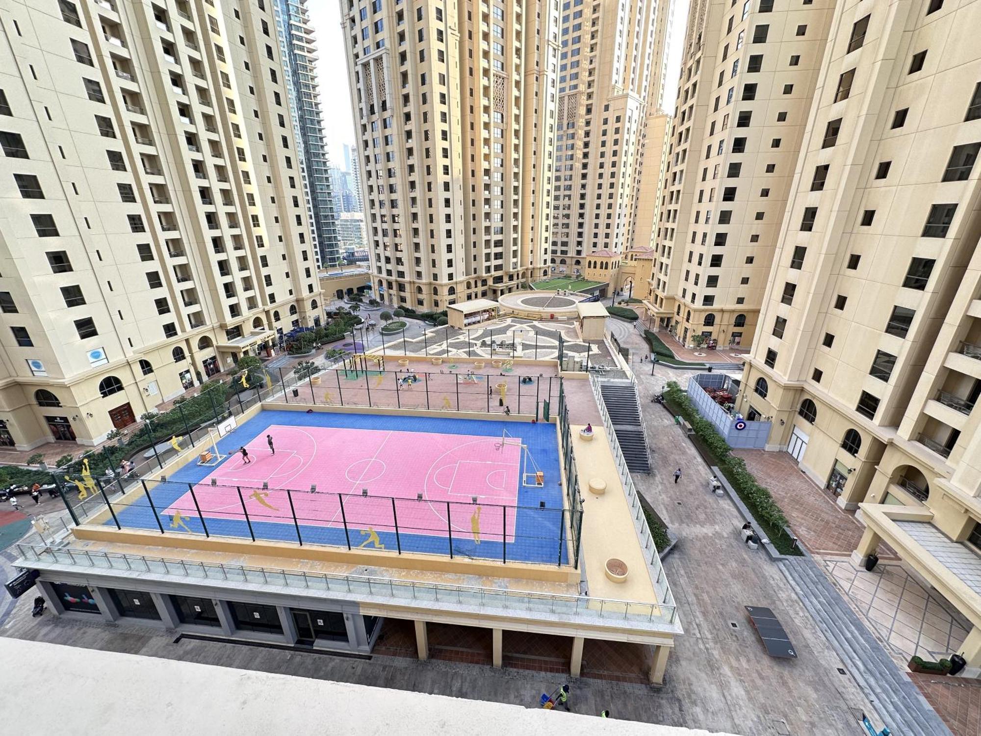 Sea Breeze Jbr Capsule hotel